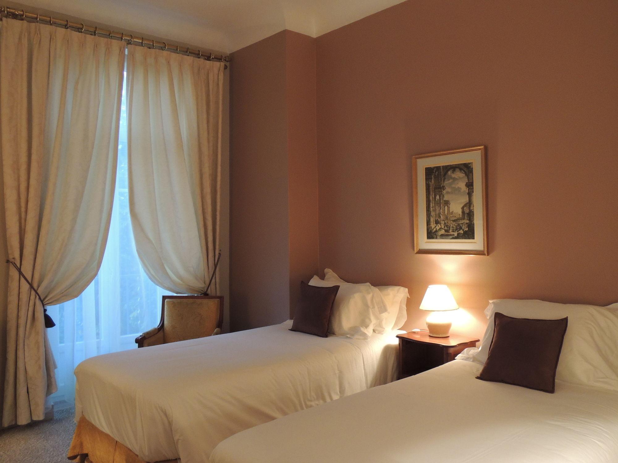 Maison Albar Hotels L'Imperator Nimes Exterior foto A room at the hotel