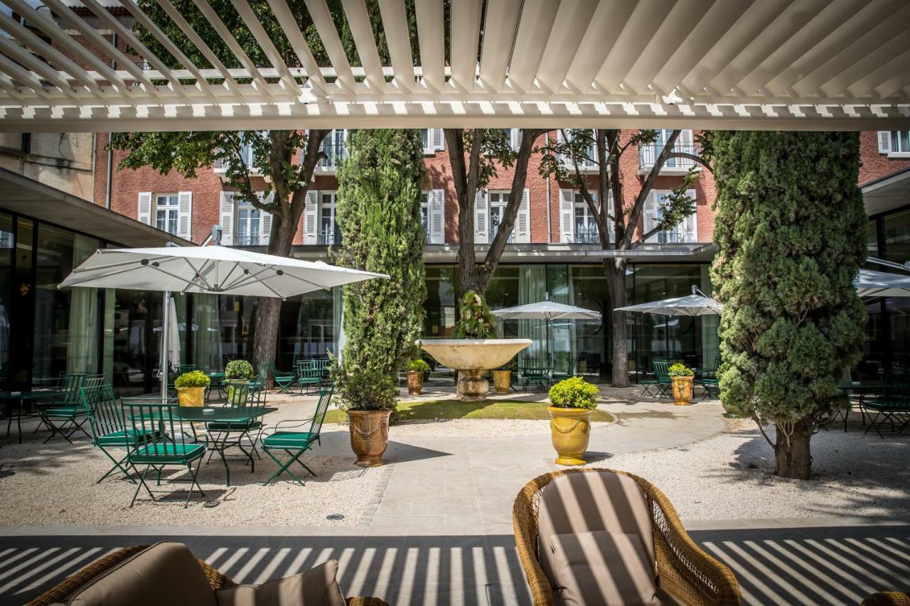 Maison Albar Hotels L'Imperator Nimes Exterior foto The courtyard of the hotel