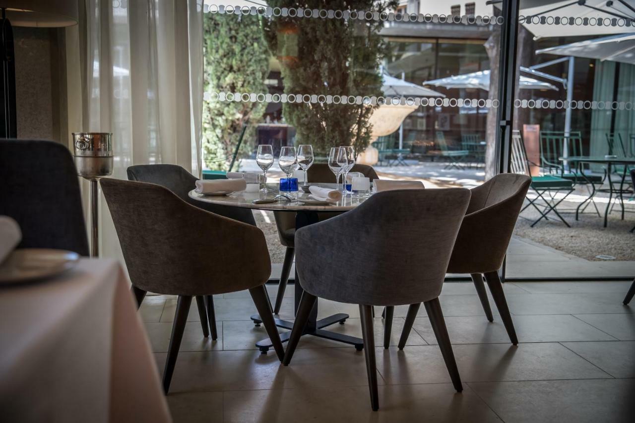 Maison Albar Hotels L'Imperator Nimes Exterior foto Restaurant interior
